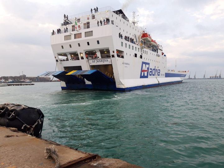 NJOFTIM I RËNDËSISHËM/ Ndryshon orari për udhëtarët që nisen sonte nga Durrësi drejt Barit, ja kur të paraqiten në port