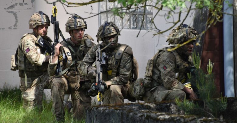 Britania e Madhe dërgon një pjesë të flotës, avionë dhe forca ushtarake në Evropën Lindore