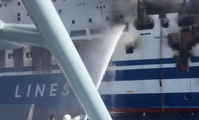 Më shumë se 36 orë në flakë, vijojnë operacionet e kërkim-shpëtimit në tragetin me flamur italian