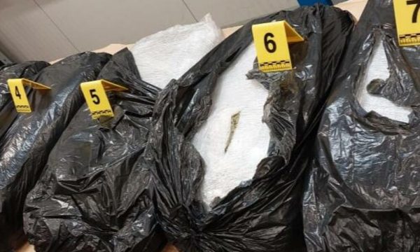 EMRI/ Ish-sekretari i Ministrisë së Tregtisë kapet me 50 kg drogë në kufi me Malin e Zi