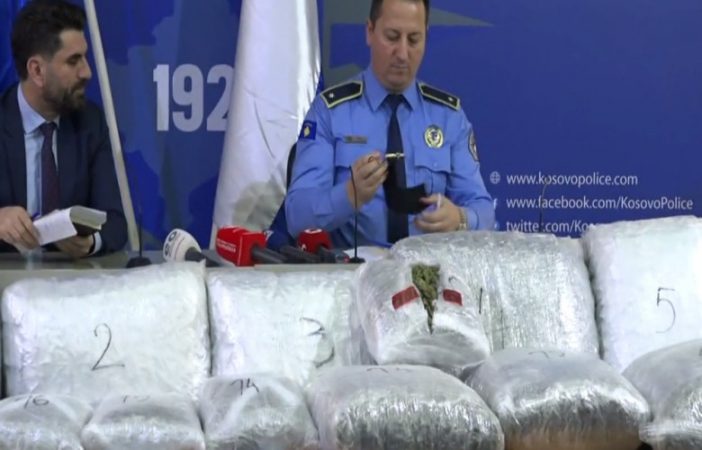 Sekustrohen 91 kg marijuanë në Podujevë, mediat në Kosovë: Vinte nga Shqipëria, një i arrestuar