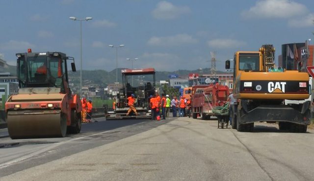 Devijohet trafiku në kryeqytet/ Nëse vini nga autostrada Elbasan-Tiranë duhet&#8230;