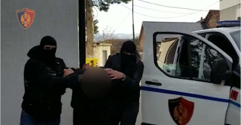 EMRI/ Me armë e municion luftarak në drejtim të shtetit fqinj, “fundoset” 34-vjeçari shqiptar (VIDEO)