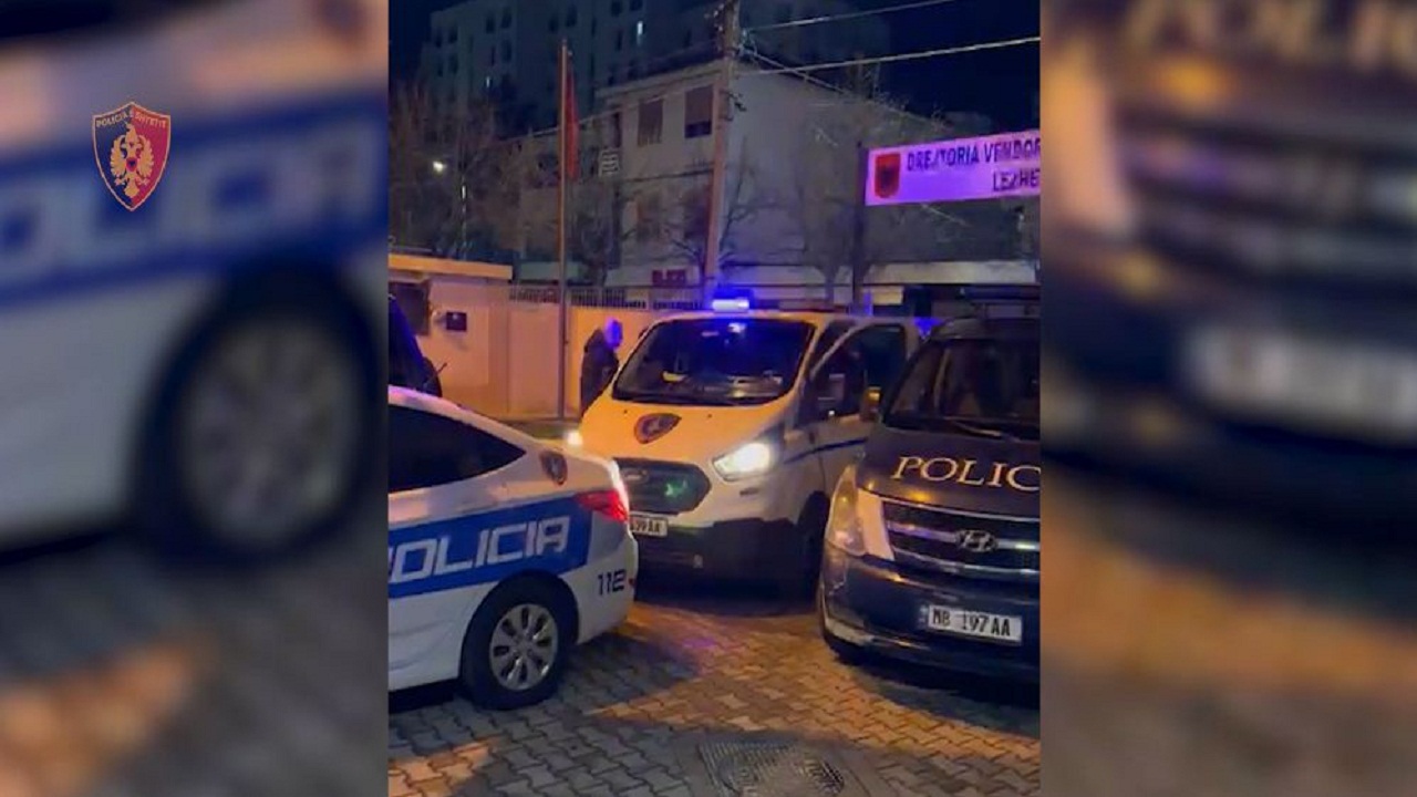 Kapen 2 persona me armë dhe kokainë në “Audi”, drejtuesi ia mbath në errësirë