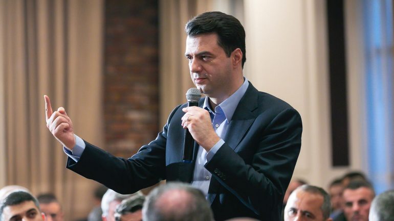 “Qeverisë i kanë shpërthyer ujërat e zeza”/ Basha: Të gjithë kauzat tona janë vërtetuar