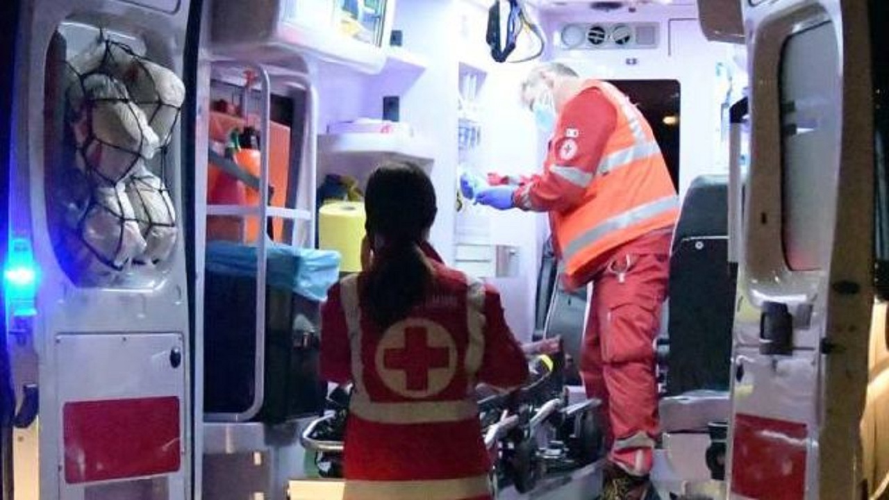 Hyri për të vjedhur vilën në Itali, shqiptari bie nga çatia dhe përfundon në gjendje të rëndë