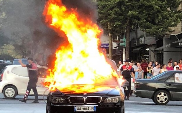 Merr flakë makina, ja për çfarë dyshon policia