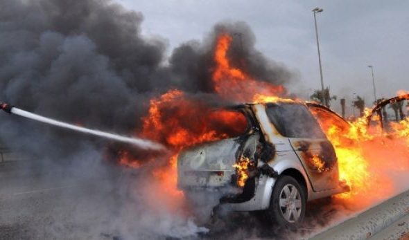 Shkrumbohet makina në afërsi të tunelit të autostradës Tiranë-Elbasan, shpëton mrekullisht shoferi