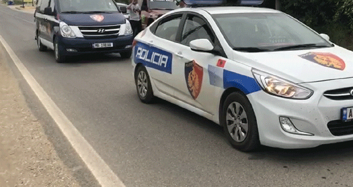 Shantazhuan adoleshenten duke i marrë shuma të mëdha parash, gjykata lë në burg 3 të rinjtë