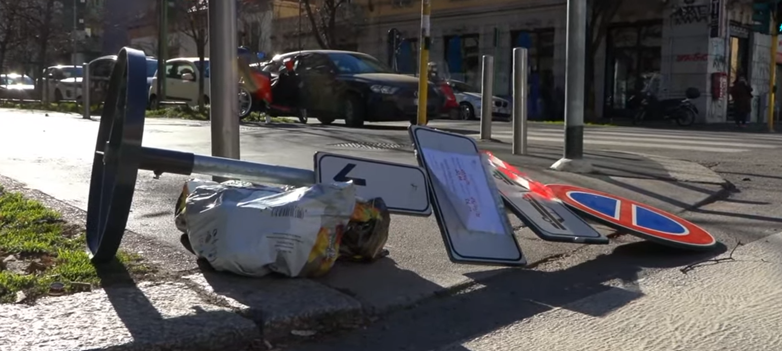 VIDEO/ Erërat e forta “shkundin” Italinë, rrëzohen pemë dhe çati, plagosen me dhjetëra persona