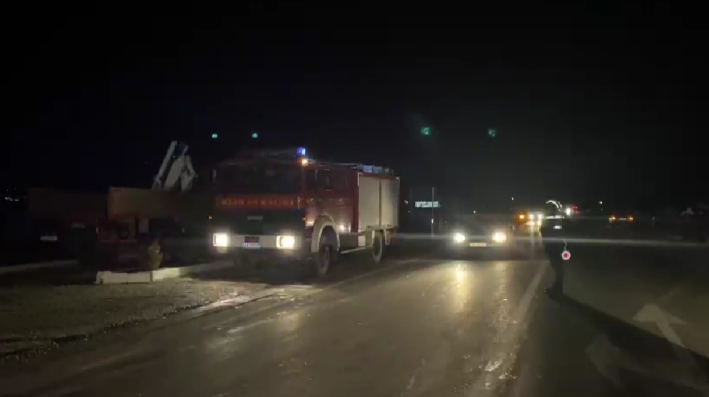 Makina përplas këmbësorin, ai ndërron jetë në vend, parakolpi bëhet copë (VIDEO)