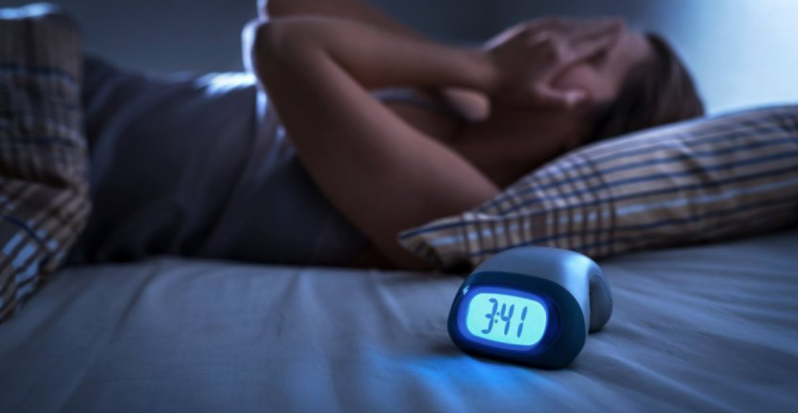 Pse nuk duhet të shkojmë në shtrat nëse nuk na flihet?