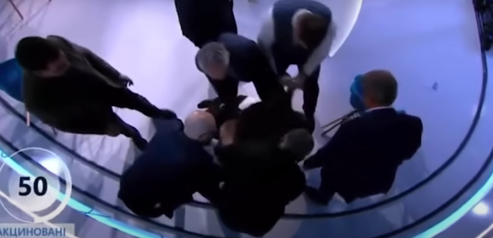 VIDEO/ Plas grushti në emision, gazetari godet ashpër politikanin pro-rus