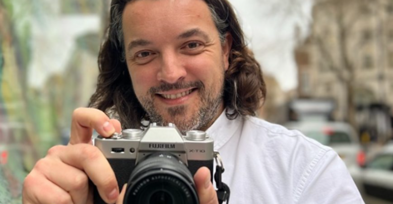 Ky është Samueli, njeriu që ka shkrepur foto çdo ditë për dhjetë vite në orën 12:34