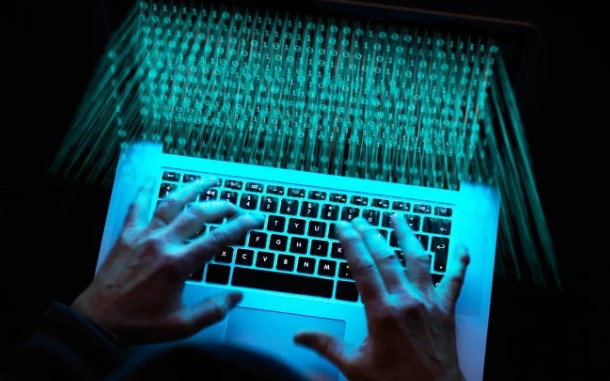 KUJDES! Këto fjalëkalime duhet të shmangni që të mos ju ‘hakohen’ Facebook dhe Gmail