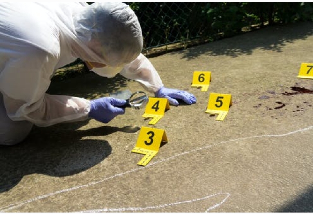 Dhimbje e dyfishtë: Gruaja gjendet në shtëpi me kokën e copëtuar, burri i vrarë aty pranë