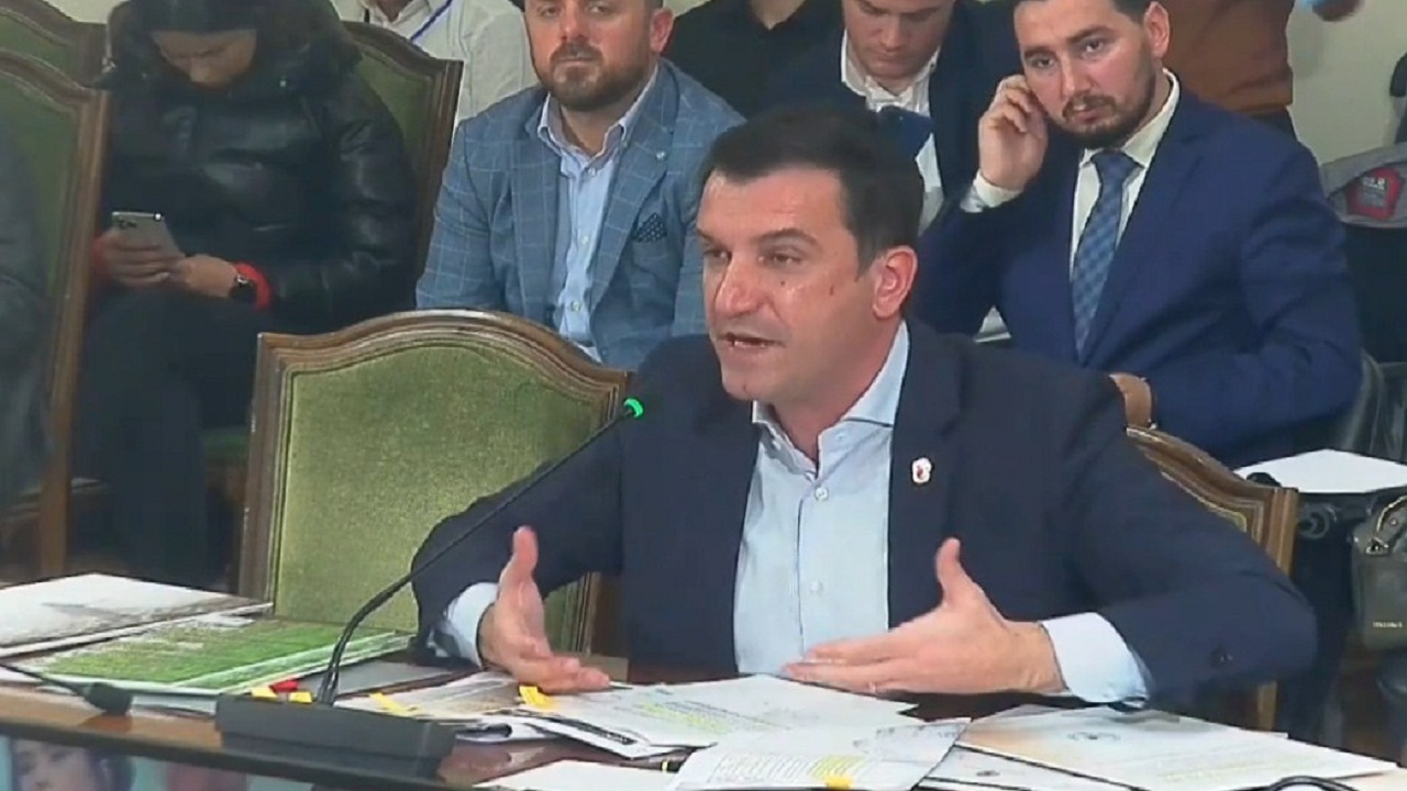 “Po ç’faj kam unë o mavri”/ Veliaj-Tabakut: Je dënuar për shpifje, të kam mundur në gjyq