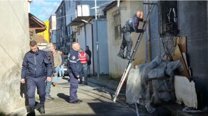 Zjarri shkrumbon banesën, ndërron jetë i moshuari, ishte i paralizuar dhe i sëmurë