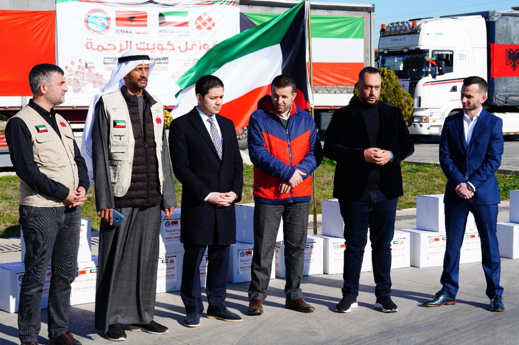 Kryebashkiaku Arbana falenderon fondacionin &#8220;Mirësia&#8221;, dhurojnë 200 pako për familjet në nevojë në Shijak