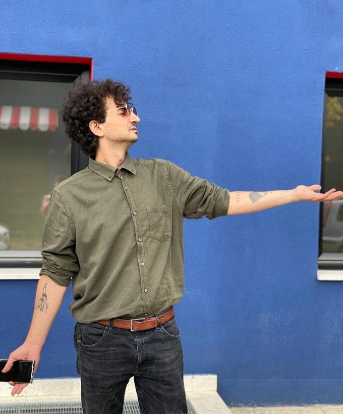 Lirohet nga burgu aktori i humorit Albano Bogdo, u arrestua dy ditë më parë….