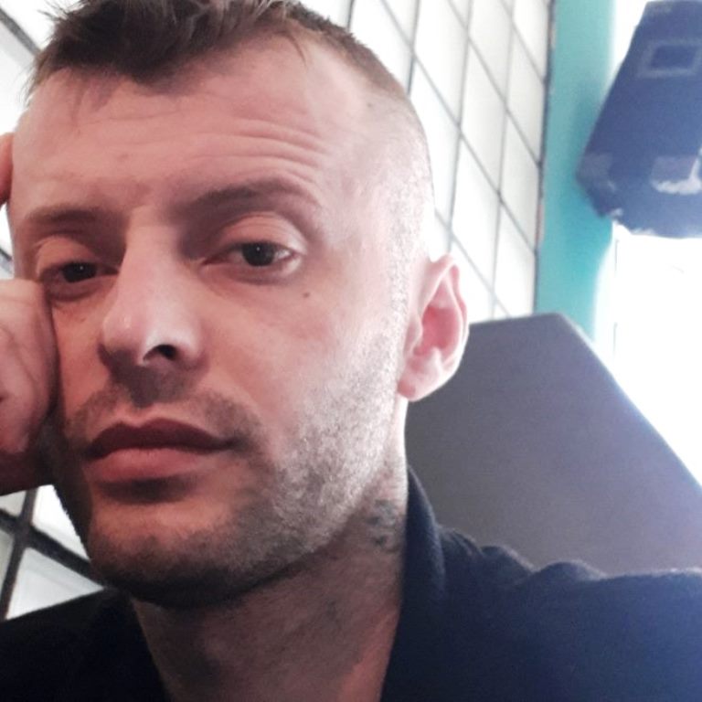 Ndryshon dinamika? Amaros Deda u qëllua me plumb pas koke, policia e raportoi vetëvrasje