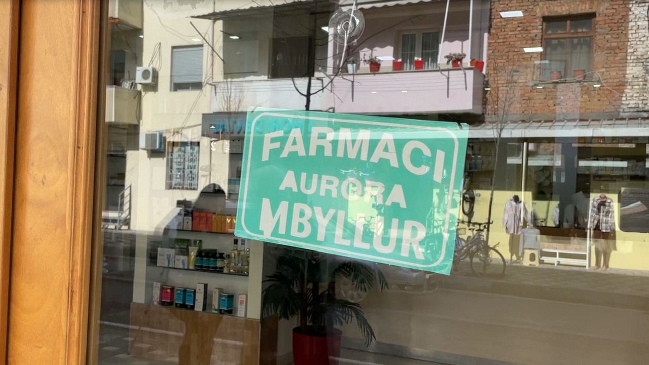 “100 euro për përgjigje pozitive”/ Bënte teste false të Covid-19, Gjykata nxjerr nga qelia farmacisten!