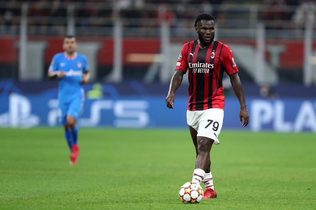 Barcelona këmbëngul për lojtarin e Milanit