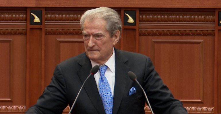 Denoncimi i Berishës: Porti i Durrësit s’ka më lidhje me arabët, e kanë marrë disa kompani ofshore për të larë shuma përrallore