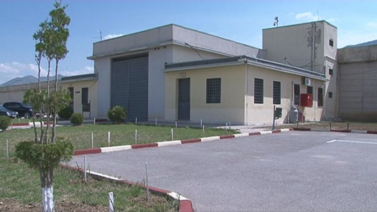 Ndodhej në paraburgim për vjedhje në kisha e xhami, ndërron jetë i arrestuari (EMRI)