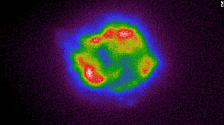 FOTOT/ Si asnjëherë më parë, NASA publikon fotot e supernovës “të mbërthyer” nga re gazi