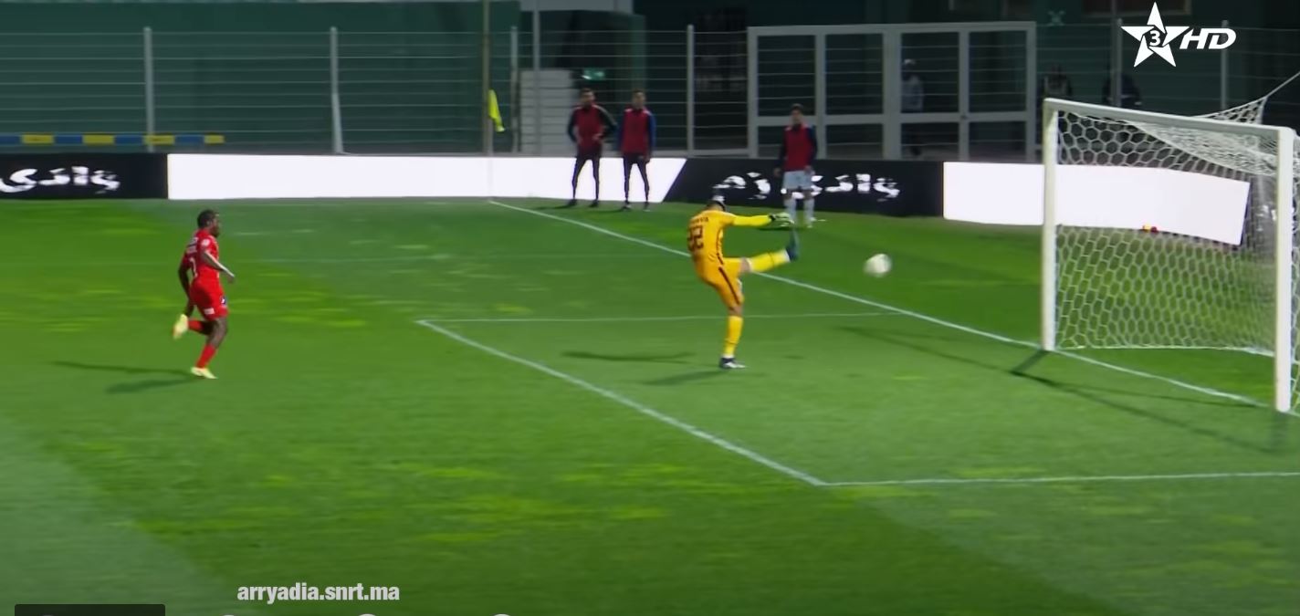 Dyshim për një trukim të pastër, portieri realizon autogol me vetëdije në portën e tij