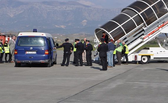 Ekstradohet nga Greqia shqiptari i shumëkërkuar pë vrasje (EMRI)
