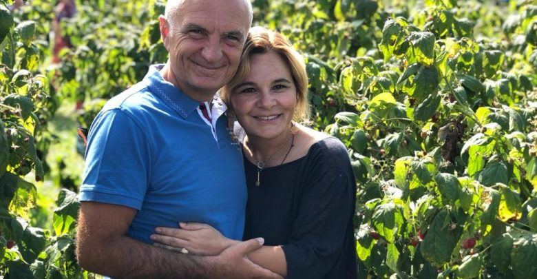 Në natyrë dhe të qeshur, Meta uron Shën Valentinin në krah të Monika Kryemadhit