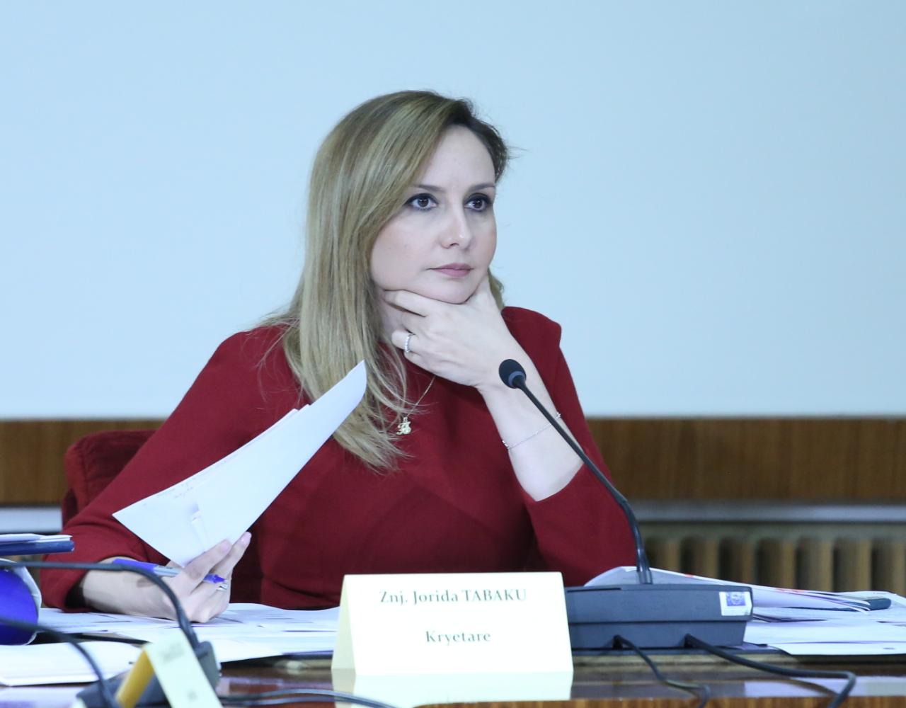 “Në Tatime rezulton se paguhet 900 mijë lekë, por e mohoi”- Deputetja e PD: Janë pastruar paratë në inceneratorin e Fierit