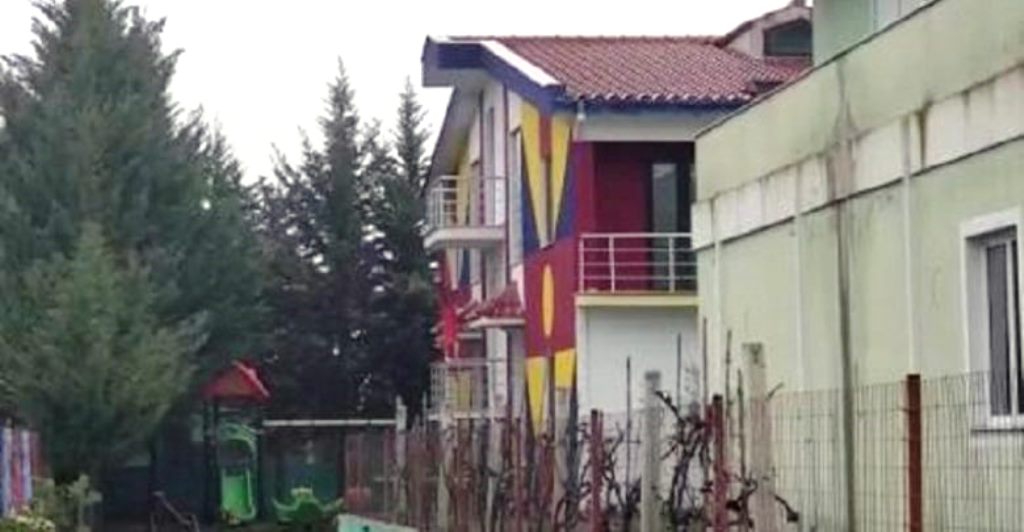 Kishte një sërë parregullsish, i hiqet liçensa kopështit ku vdiq i mituri në Fier