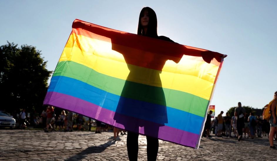 Izraeli ndalon “terapitë e shërimit” për homoseksualët