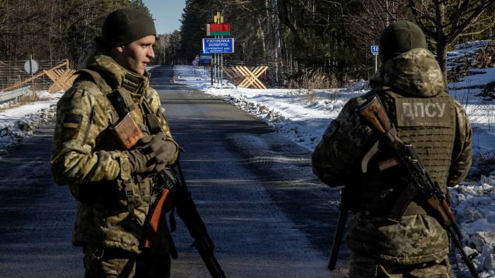 Bien bursat në Europë nga frika se Rusia do të sulmojë Ukrainën, nafta arrin në 96 dollarë/fuçi