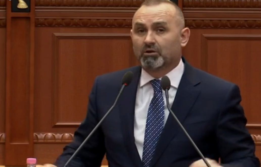 Ministri Manja për burgjet: Kemi rritur pagat e të gjithë punonjësve. Ja përse nuk lejohet arma në ambientet e brendshme