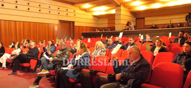 Prishja e dy pallateve 11-katëshe në Durrës dhe familjet përfituese të ndihmës ekonomike, vendimet e miratuara sot në KB (VIDEO)