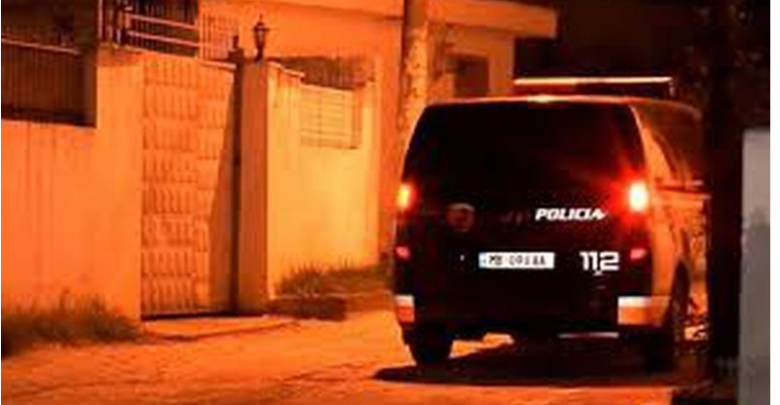 Gjendet i vdekur në mes të rrugës një person, dyshimet e para