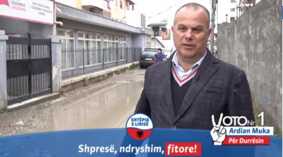 Muka për rrugën e prishur: Është si pishinë, kjo situatë në Durrës duhet të ndryshojë (VIDEO)