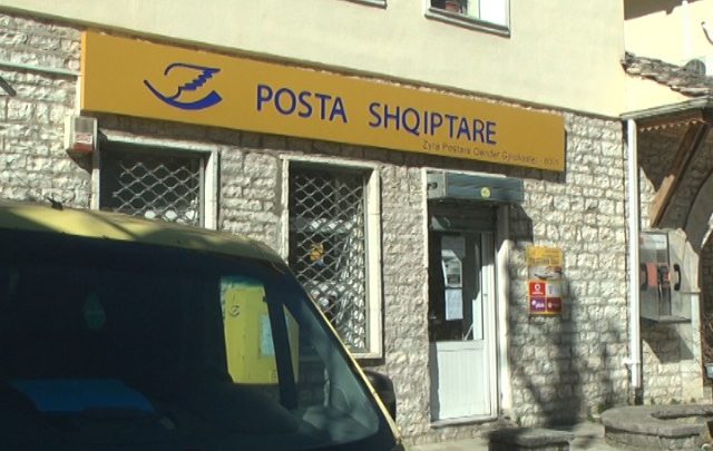 Grabitet zyra e Postës Shqiptare, autori merr paratë në sportelin që ndahen pensionet, arrestohet pak minuta më vonë
