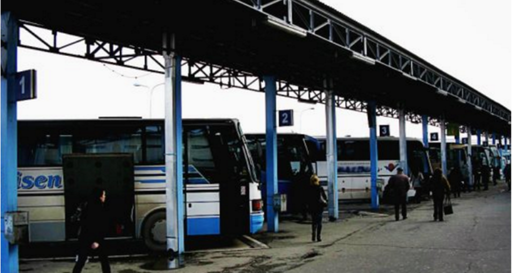 Alarm për bombë në stacionin e autobuzëve, policia evakuon qytetarët me urgjencë