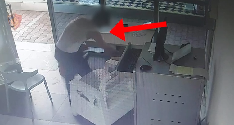 Plagosi dy persona dhe kërcënoi me djegie dy të tjerë, vetëvaret në qeli i dënuari (EMRI)