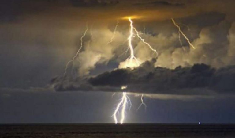 Rekord botëror/ Rrufeja e gjatë 767 km që përshkoi tri shtete të SHBA-së