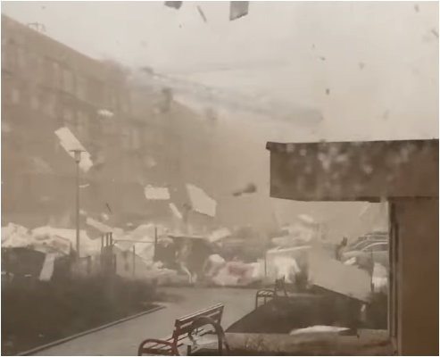 VIDEO/ Stuhi të tillë nuk keni parë kurrë! Erërat e fuqishme shkaktojnë rrëmujë në këtë shtet