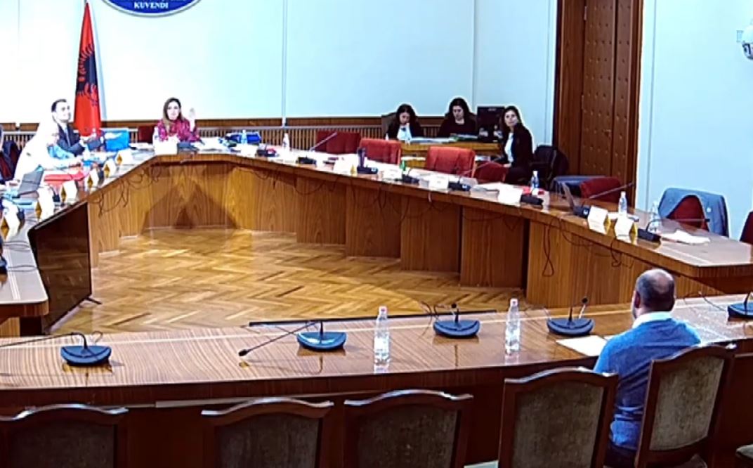 PS bojkoton Komisionin Hetimor për Inceneratorët, nuk dëgjon dëshminë e gazetarit