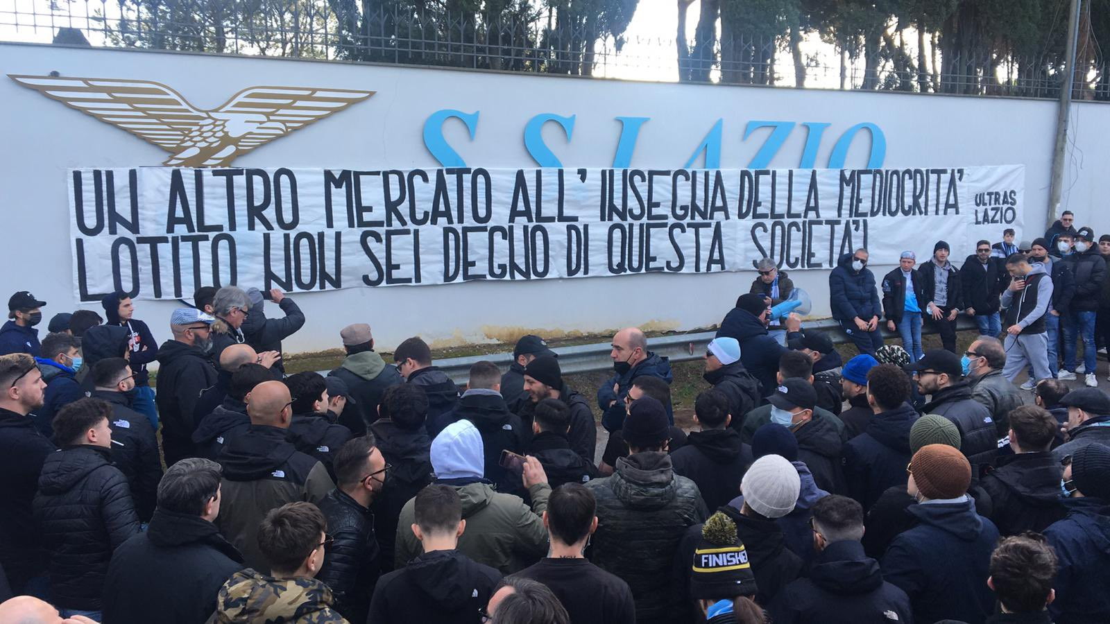 Tifozët e Lazios protestë kundër Tares e Lotitos: Të padenjë për klubin tonë