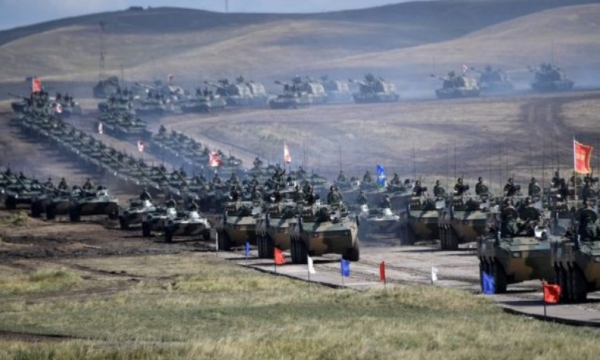 Inteligjenca amerikane: Avionë, bombardues e ushtarë, 75% e forcave ruse në kufi me Ukrainën