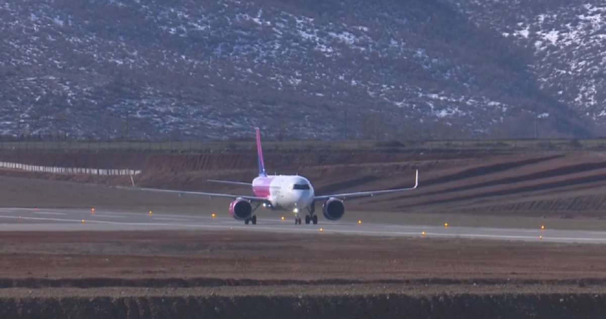 Kompania WizzAir nis fluturimet nga aeroporti i Kukësit